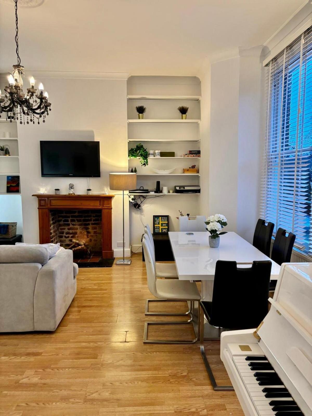 Appartement Beautiful 2 Bed In Queens Park, Londen